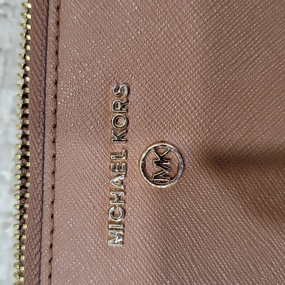 Nice Michael Kors Brown Saffiano Leather Zip Around Wallet! - Picture 14 of 14